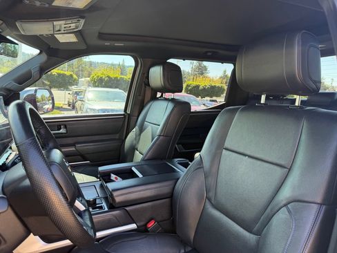 Used 2022 Toyota Tundra Platinum w/ Advanced Package AWD/4WD image 15