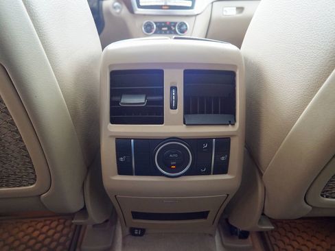 Used 2015 Mercedes-Benz GL 450 4MATIC image 17