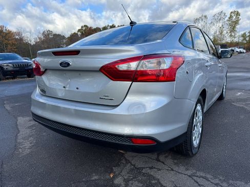 Used 2013 Ford Focus SE w/ SE Winter Pkg image 5