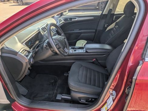 Used 2018 Ford Fusion SE w/ Fusion SE Technology Package FWD image 14