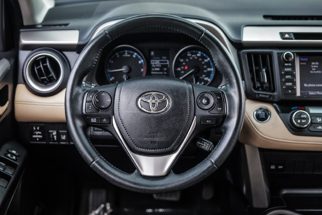Used 2017 Toyota RAV4 XLE AWD/4WD image 29