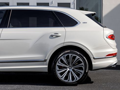 Used 2023 Bentley Bentayga Extended Wheelbase image 14