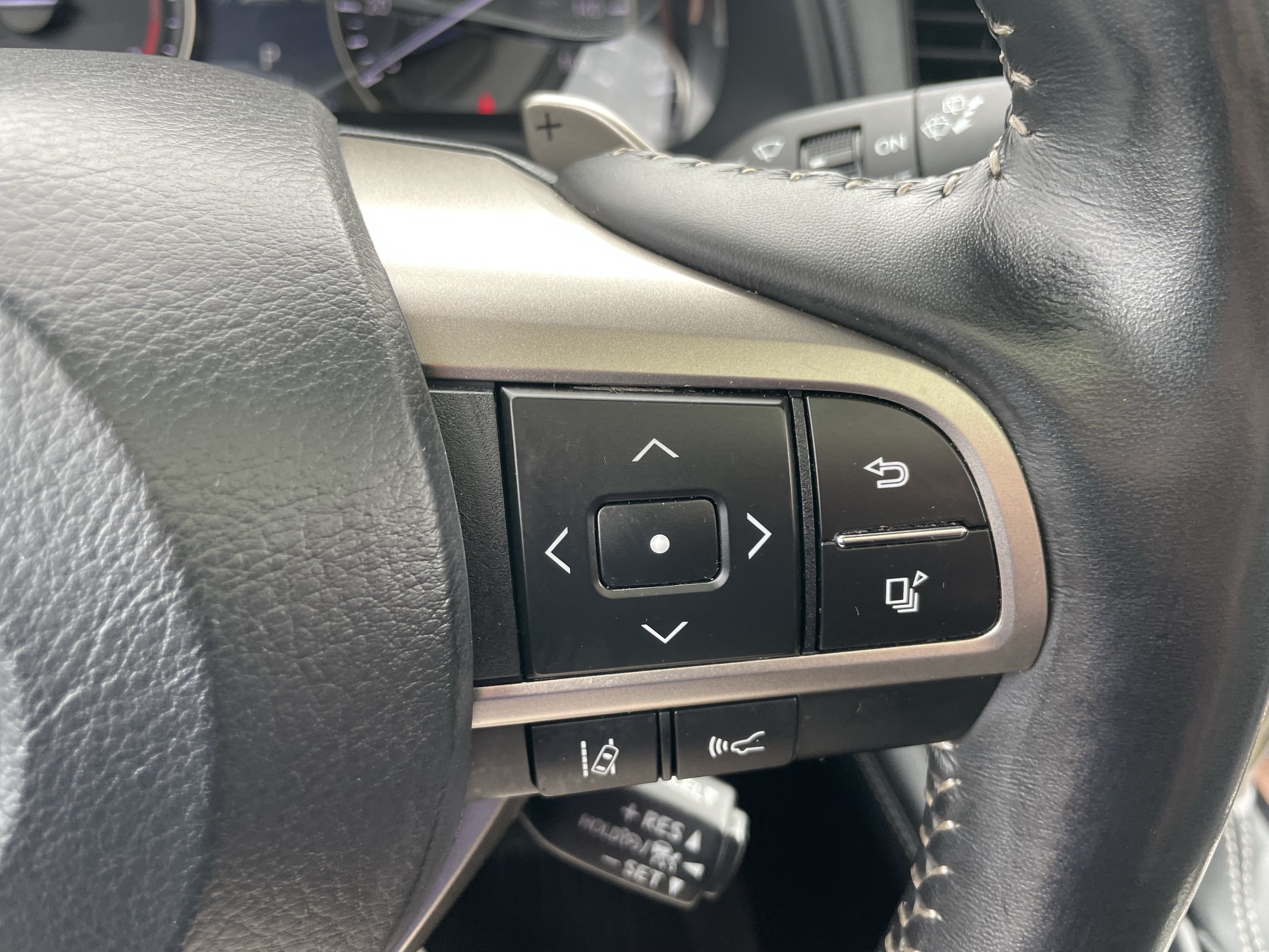 Used 2022 Lexus RX 350L Premium w/ Premium Package AWD/4WD image 16