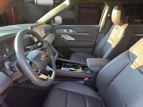 New 2026 Ford Explorer Platinum image 19