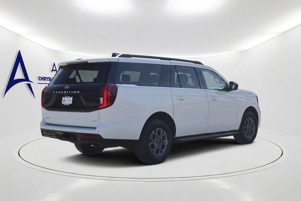 Used 2025 Ford Expedition Max Active RWD image 4