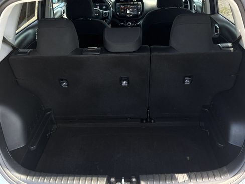 Used 2025 Kia Soul LX w/ LX Technology Package FWD image 25