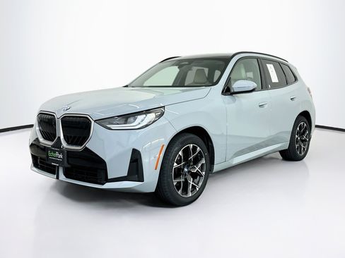 Used 2025 BMW X3 xDrive30i AWD/4WD image 3