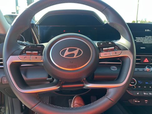 Used 2025 Hyundai Elantra SEL image 30