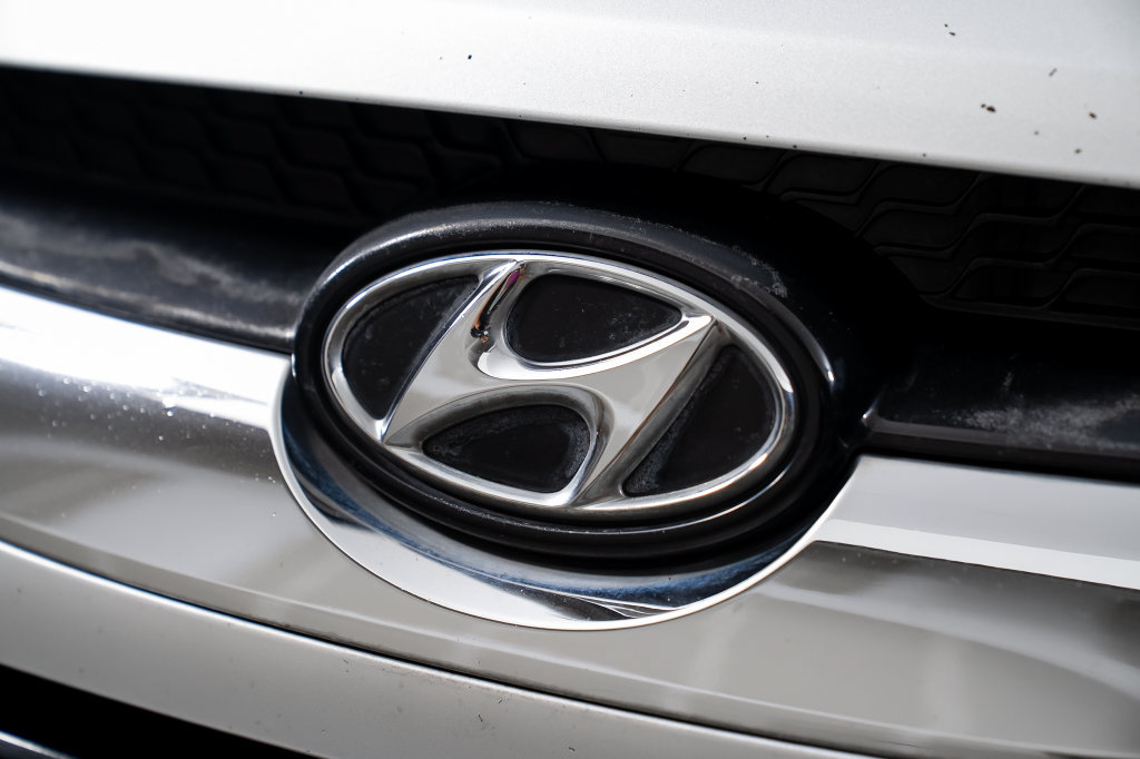 Used 2010 Hyundai Tucson Limited w/ Premium Pkg 4 FWD image 20