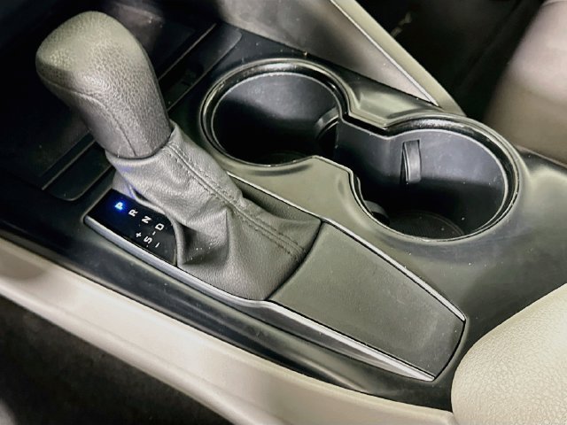 Used 2020 Toyota Camry LE w/ Convenience Package FWD image 18