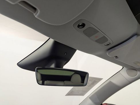 Used 2024 Tesla Model Y Long Range image 44