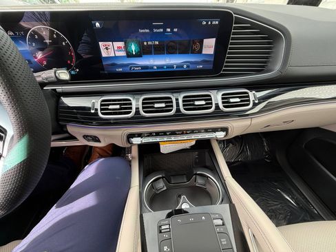 New 2026 Mercedes-Benz GLS 580 4MATIC image 12