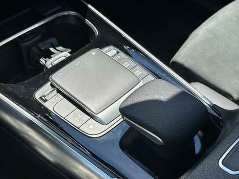 Certified 2022 Mercedes-Benz GLA 250 4MATIC image 31