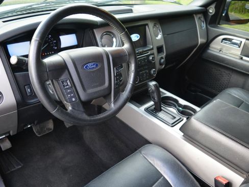 Used 2017 Ford Expedition XLT w/ Equipment Group 202A image 10