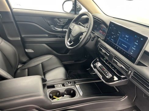 Certified 2025 Lincoln Corsair AWD image 25