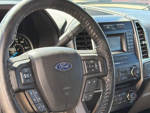 Used 2016 Ford F150 XLT image 9
