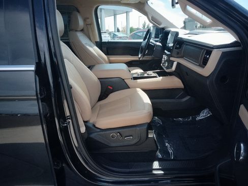 Used 2024 Ford Expedition Max Limited AWD/4WD image 19