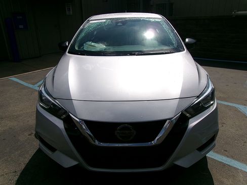 Used 2021 Nissan Versa S image 2