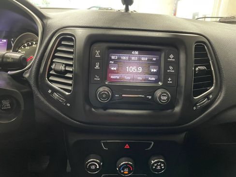 Used 2017 Jeep Compass Latitude FWD image 32