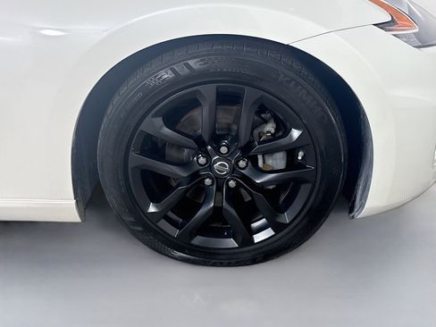 Used 2020 Nissan 370Z Coupe RWD image 28