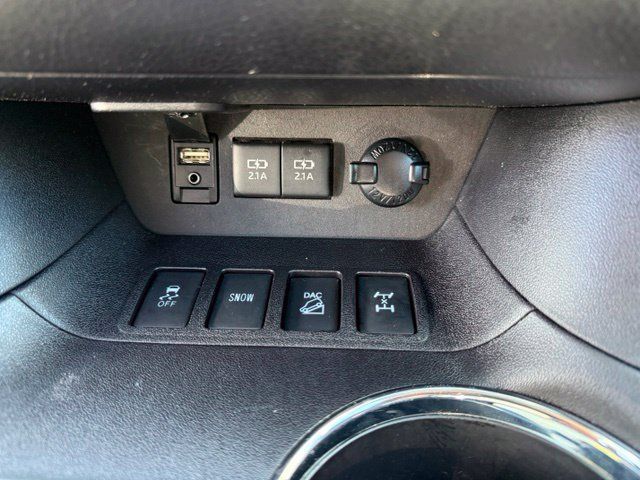 Used 2018 Toyota Highlander XLE AWD/4WD image 25
