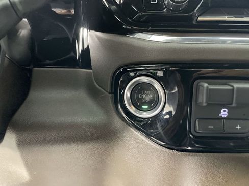 Used 2025 GMC Sierra 2500 SLT w/ SLT Convenience Package image 17