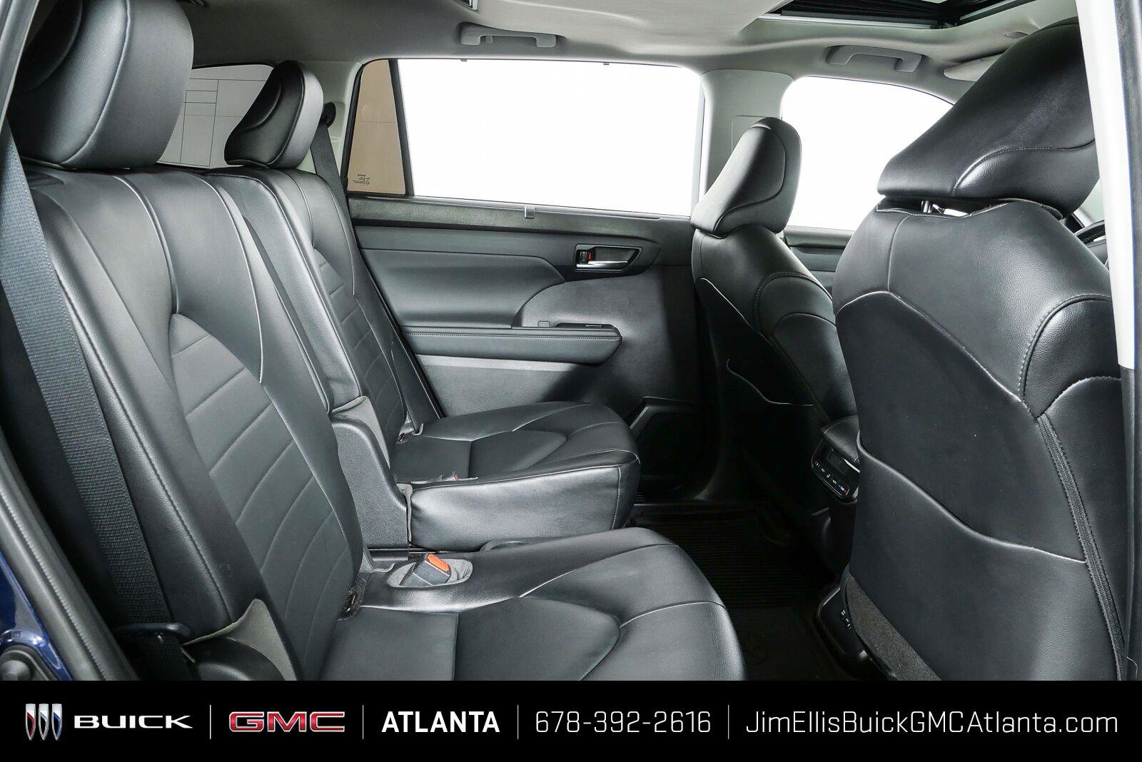 Used 2021 Toyota Highlander XLE FWD image 22