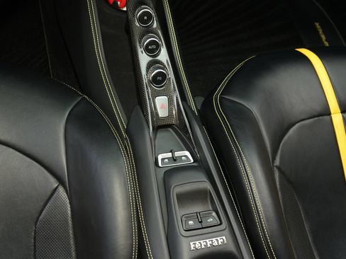 Used 2021 Ferrari F8 Tributo RWD image 23