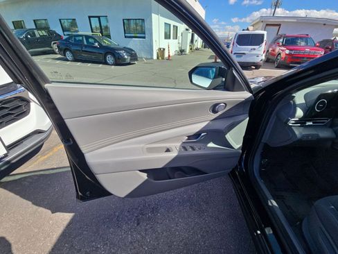 Used 2025 Hyundai Elantra SEL image 28