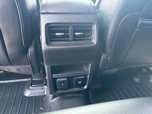 Used 2018 Ford Edge SEL w/ Equipment Group 201A FWD image 39