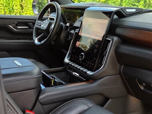 Used 2025 GMC Yukon Denali AWD/4WD image 43