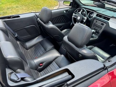 Used 2010 Ford Mustang Premium RWD image 45