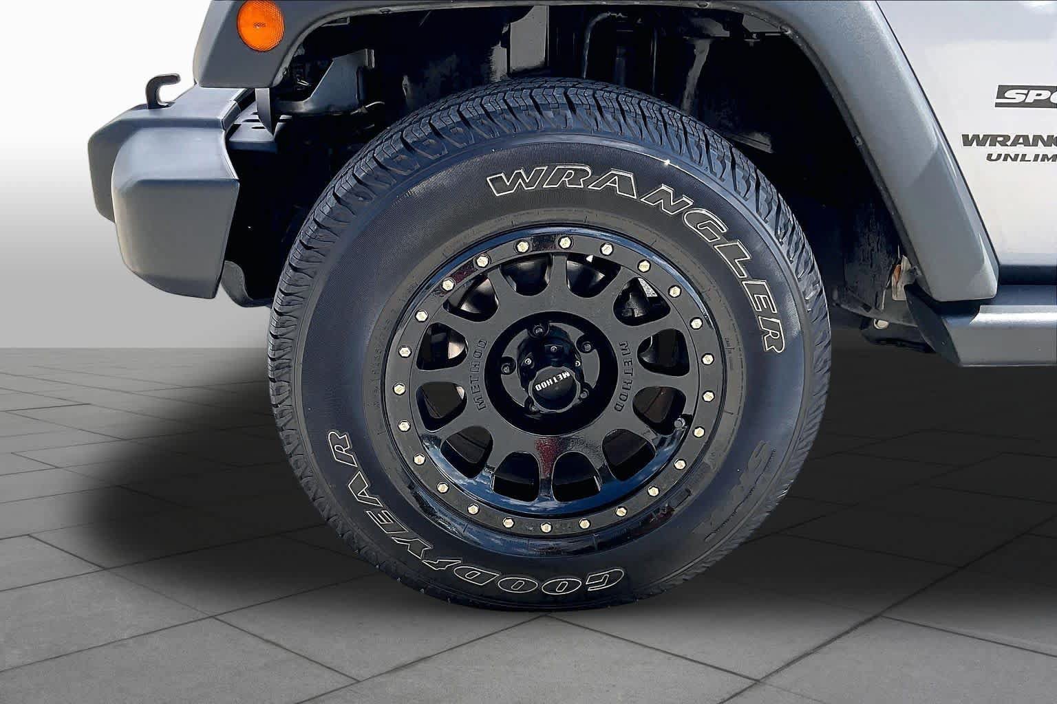 Used 2017 Jeep Wrangler Unlimited Sport w/ Quick Order Package 24S AWD/4WD image 10