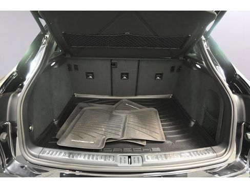 Used 2019 Porsche Macan AWD/4WD image 16