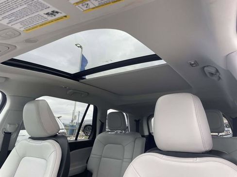 Used 2025 Lincoln Aviator Premiere image 16