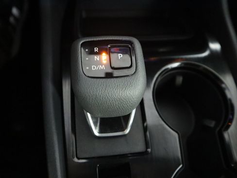 Used 2025 Nissan Rogue SV image 50