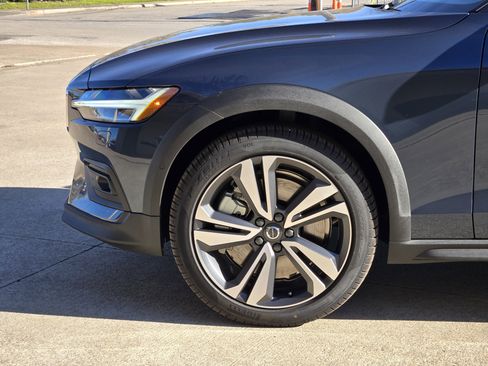 New 2026 Volvo V60 B5 Cross Country Plus w/ Climate Package image 11