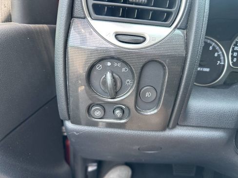 Used 2007 GMC Envoy SLE image 16