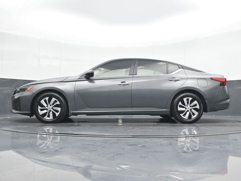 Used 2025 Nissan Altima 2.5 S FWD image 18