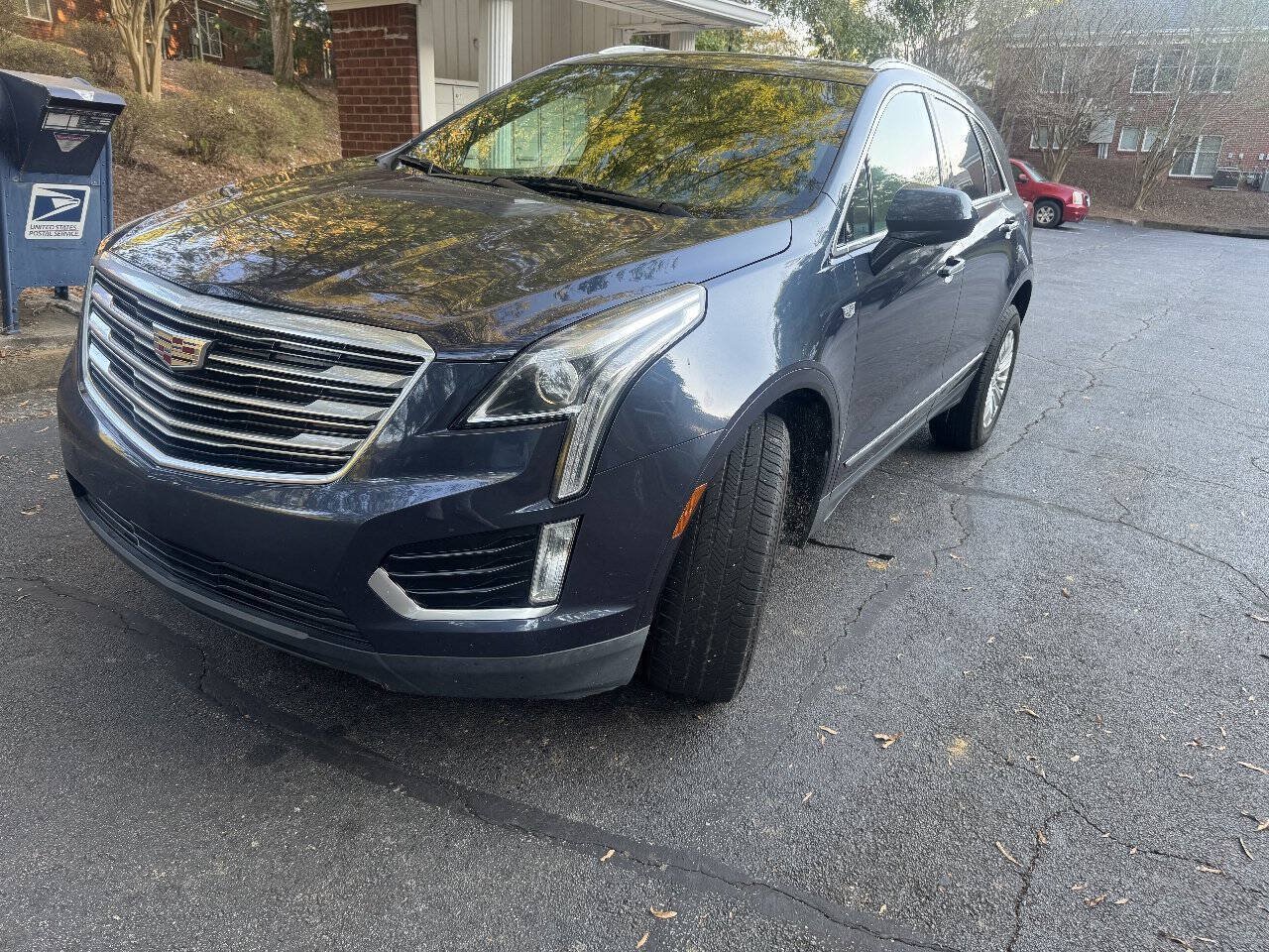Used 2018 Cadillac XT5 FWD image 2