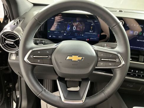 Used 2026 Chevrolet Equinox LT AWD/4WD image 16