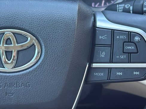 Certified 2023 Toyota Highlander XLE image 22