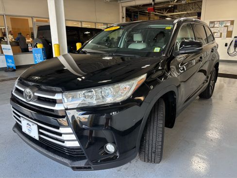 Used 2019 Toyota Highlander XLE AWD/4WD image 6
