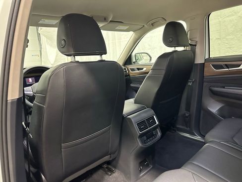 Used 2025 Volkswagen Atlas SE image 46
