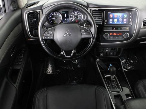 Used 2019 Mitsubishi Outlander SE image 6