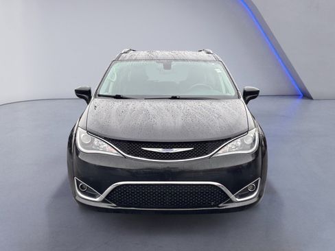 Used 2018 Chrysler Pacifica Touring-L image 9