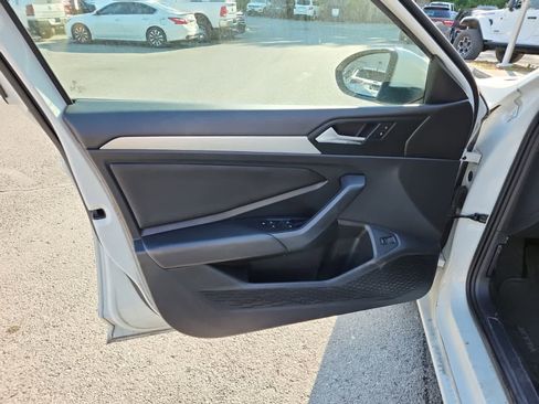 Used 2019 Volkswagen Jetta SE FWD image 16