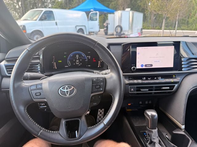 Used 2025 Toyota Camry SE FWD image 2