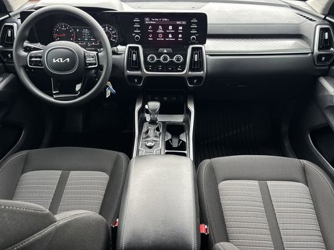Used 2023 Kia Sorento LX FWD image 12