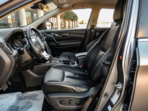 Used 2022 Nissan Rogue Sport SL image 4